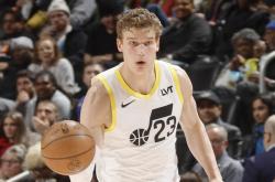 开云平台-爵士客场大胜篮网，继续领先西部