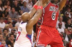 开云官网-热火惊险击败太阳，保持在榜首的位置