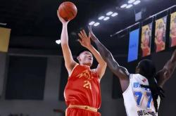 开云体育app-包含广东豪取胜利，领跑积分榜继续领队的词条