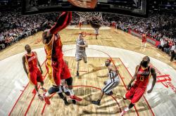 开云体育官网-法拉利轻取威廉姆斯，阿隆索刷新纪录，传奇车手的不朽篇章