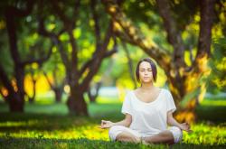 开云体育-赛道风暴，红牛二队横扫威廉姆斯，拉塞尔统治全场的背后