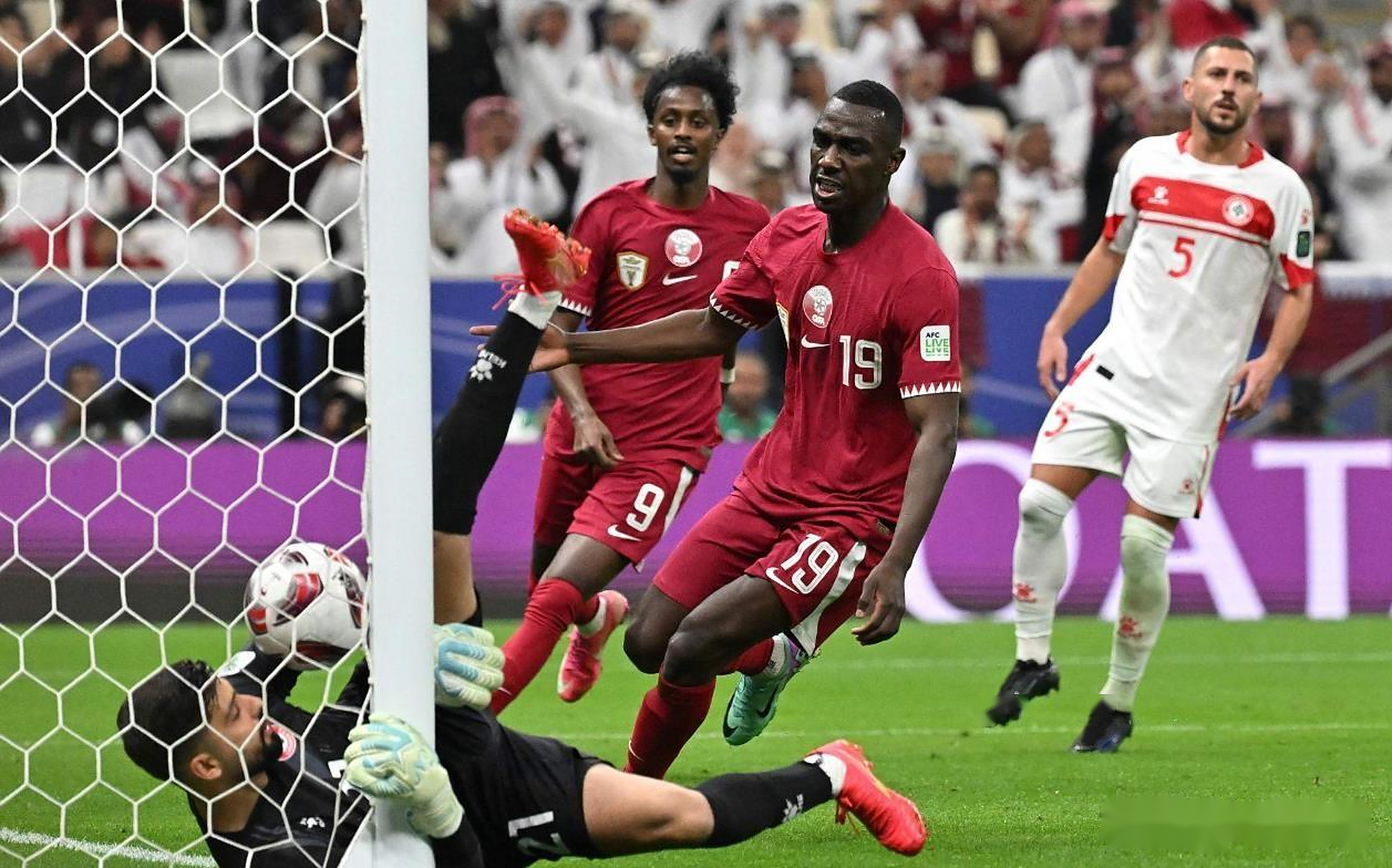 关于卡塔尼亚在比赛中表现出超群的技巧和实力的信息 关于卡塔尼亚在比赛中表现出超群的技巧和实力的信息