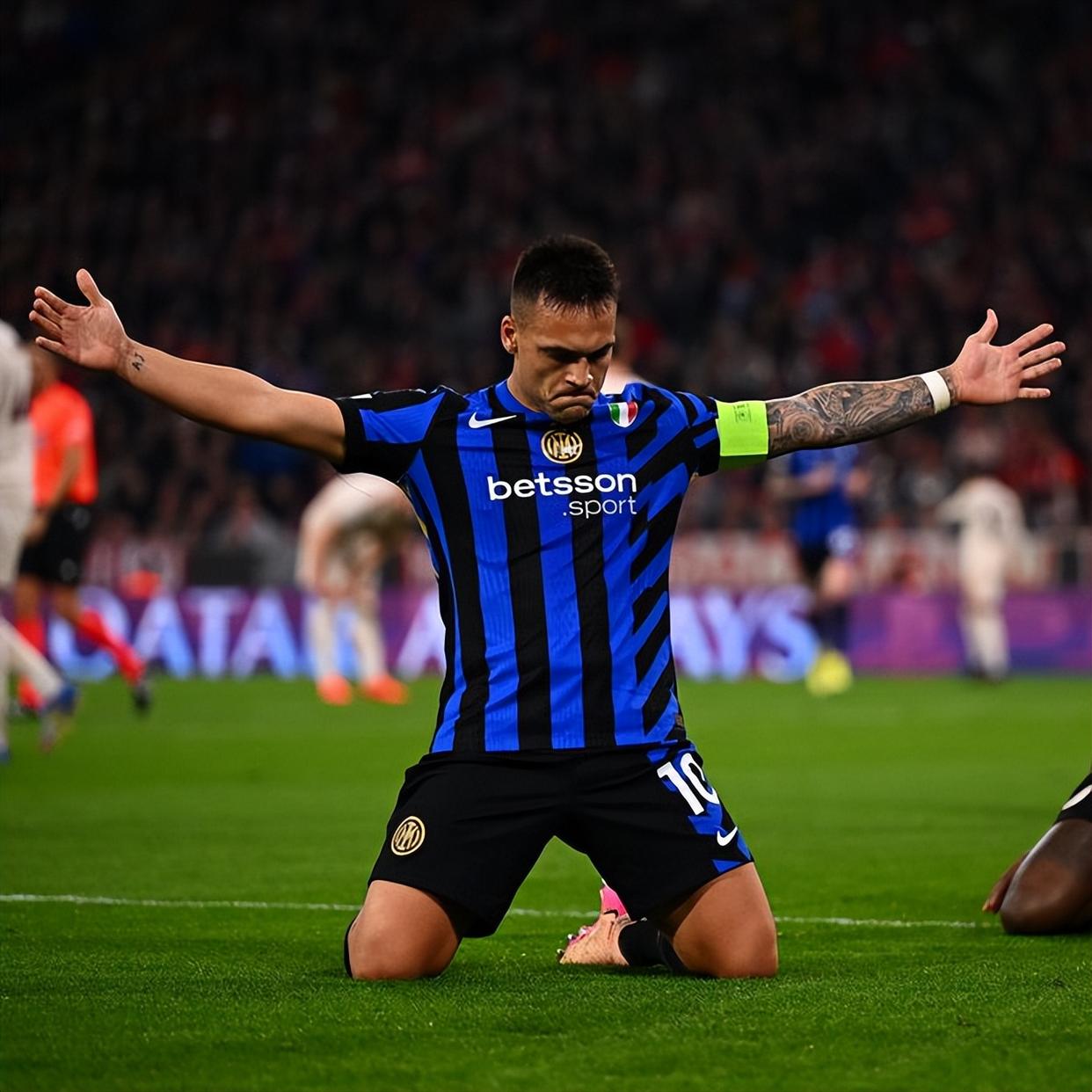 国际米兰强势巴黎，穆勒惊艳世界