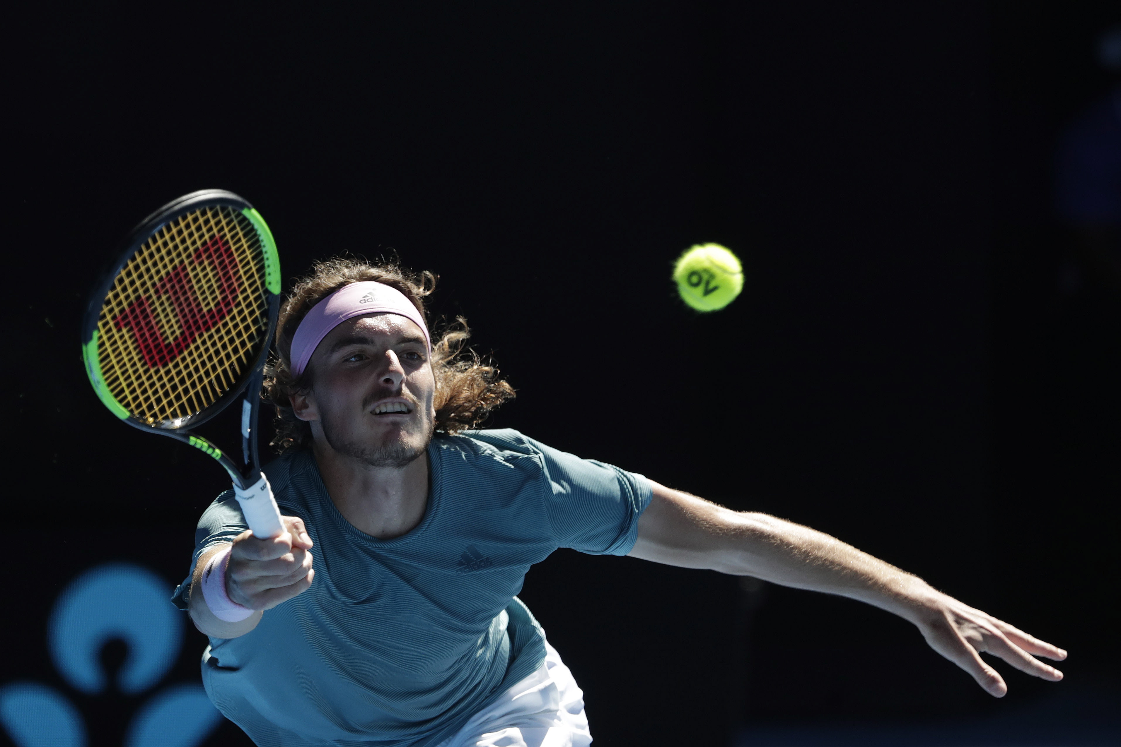 西班牙网球队碾压澳大利亚网球队，西西帕斯惊艳世界的简单介绍