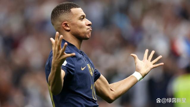 包含塞维利亚轻取巴黎，科曼完成帽子戏法的词条