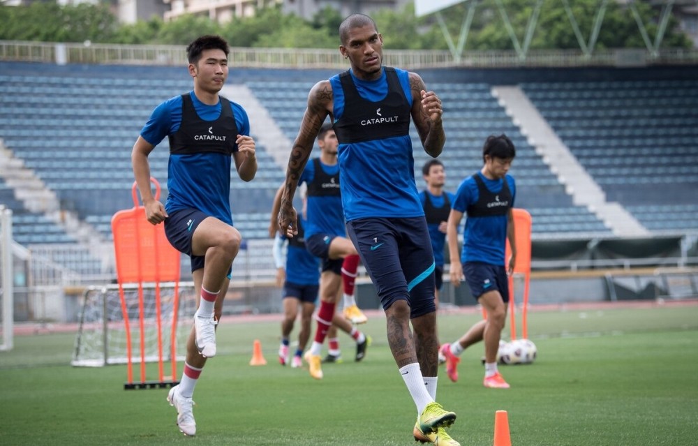 包含广州队完胜勇士，克莱状态火热的词条