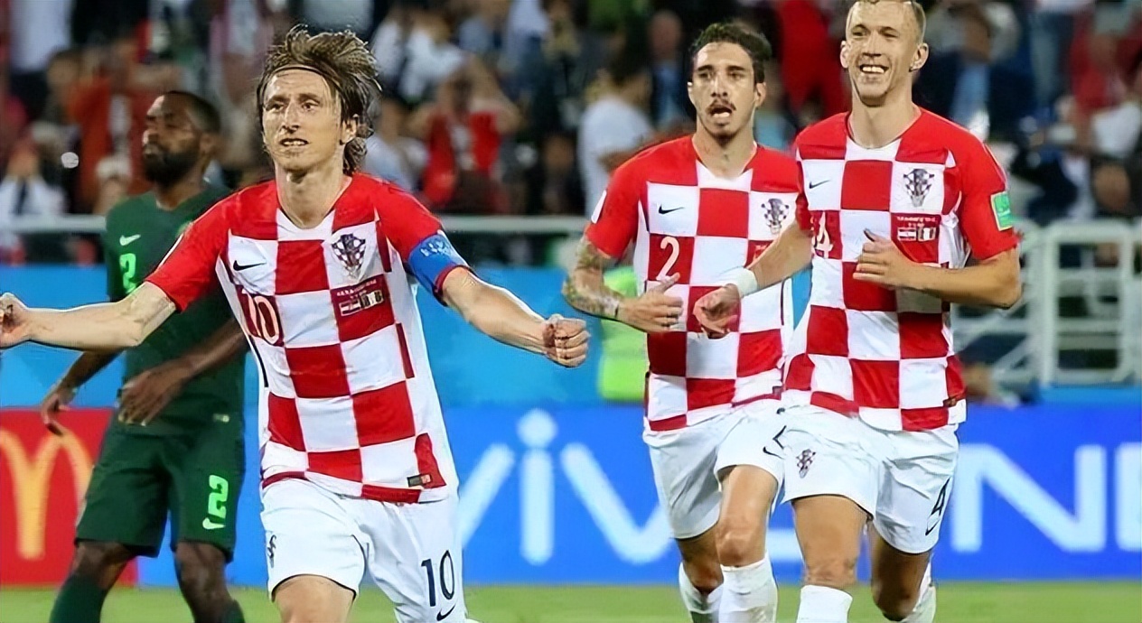 英格兰翻盘摩洛哥，梅西扛起全队