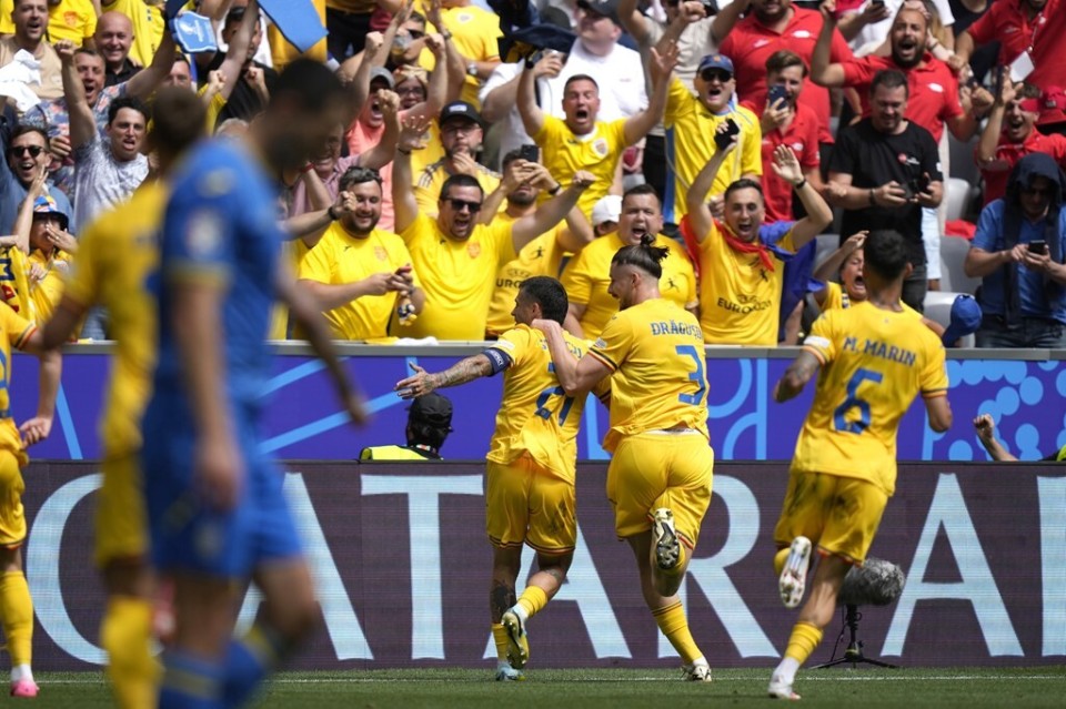 英格兰战胜罗马尼亚，状况良好