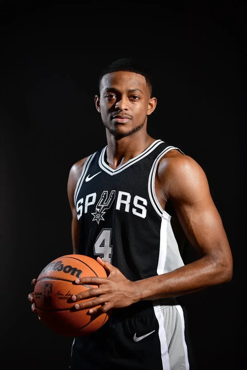 马刺队主帅力挺后卫，认为其是核心