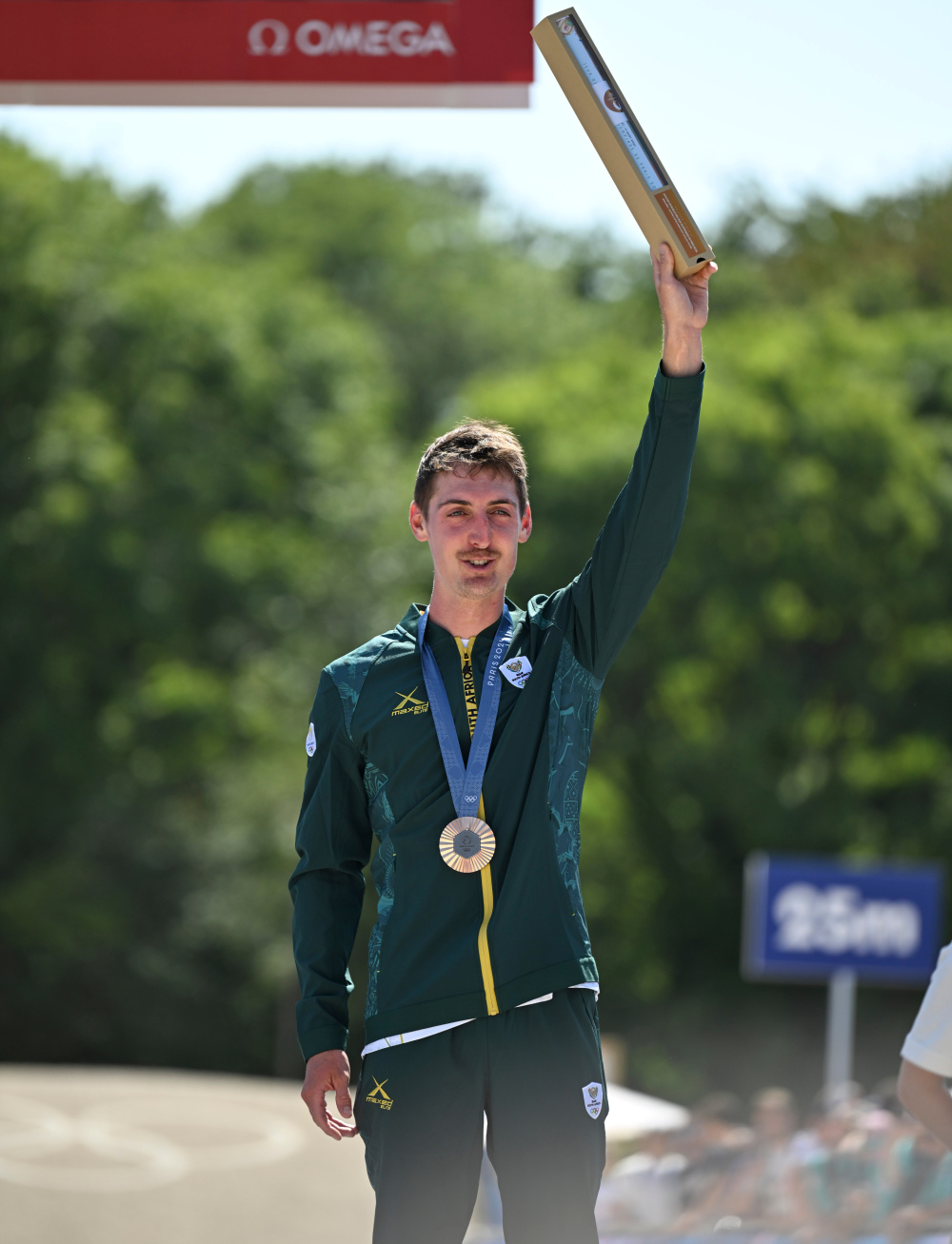 荷兰男子自行车选手表现出色,力夺冠军的简单介绍 荷兰男子自行车选手表现出色,力夺冠军的简单介绍