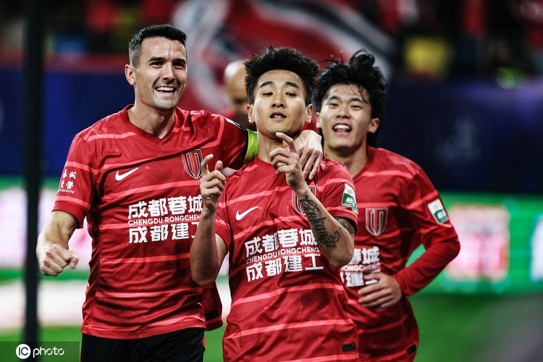 精彩瞬间连连，球员表现出色赢得掌声