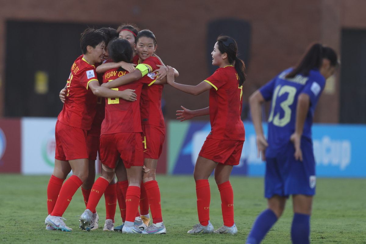 女足比赛惊呼连连，逆转胜利令人惊叹