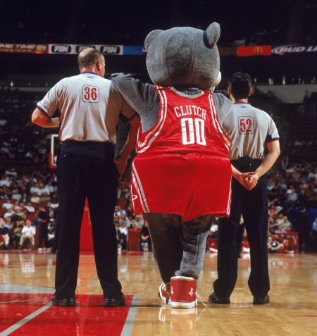 火箭吉祥物Clutch大秀绝技,成为队友不可或缺的贵人的简单介绍 火箭吉祥物Clutch大秀绝技,成为队友不可或缺的贵人的简单介绍