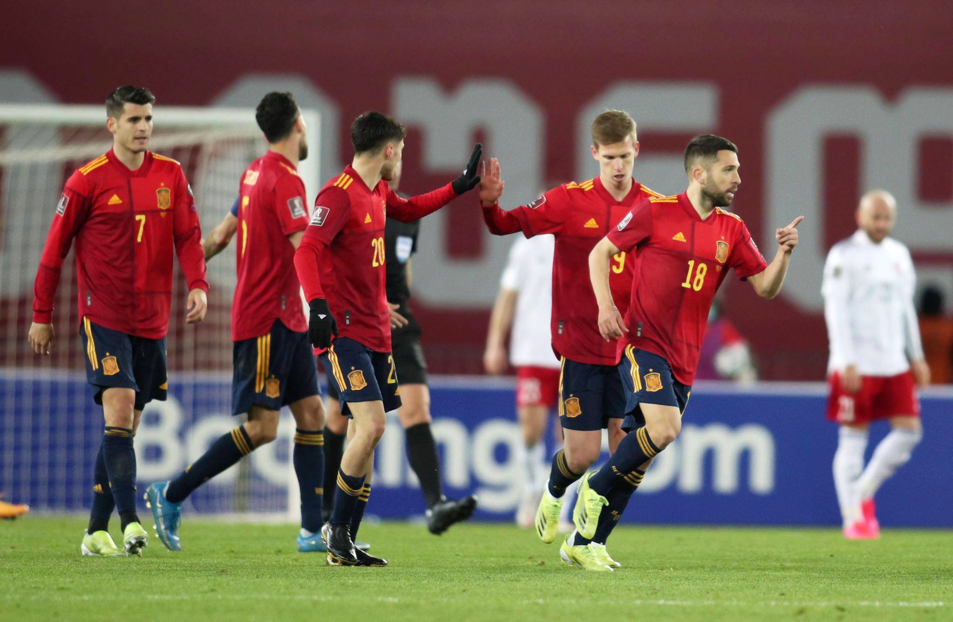 包含克罗地亚完胜英格兰，奥亚尔萨瓦尔刷新纪录的词条