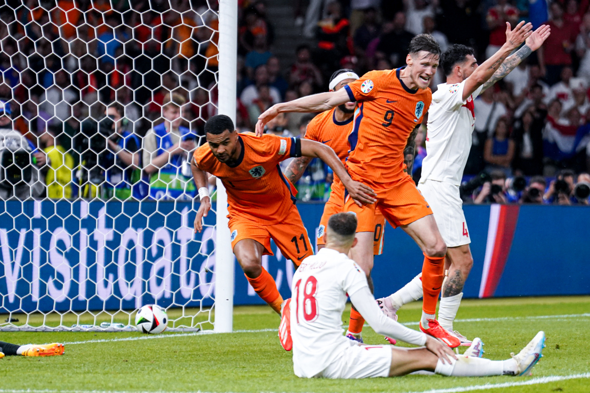 荷兰足球豪强对决将上演，胜负难分！的简单介绍