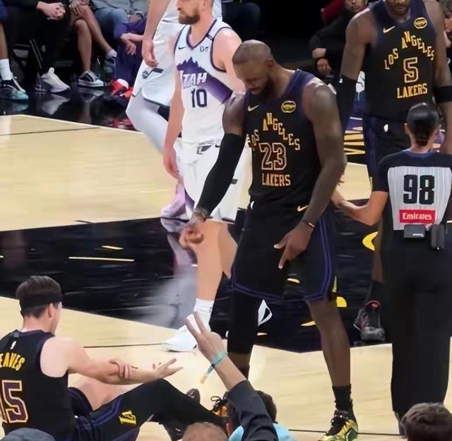 关于湖人碾压西班牙男篮,浓眉统治全场的信息 关于湖人碾压西班牙男篮,浓眉统治全场的信息