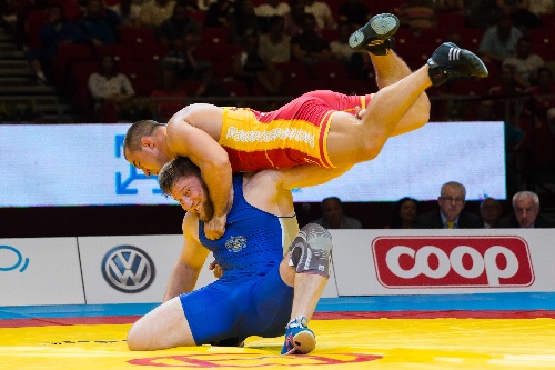 关于加拿大摔跤选手斩获两枚铜牌的信息