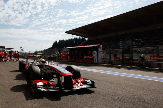 关于雷诺车队轻取迈凯伦，佩雷兹刷新纪录的信息