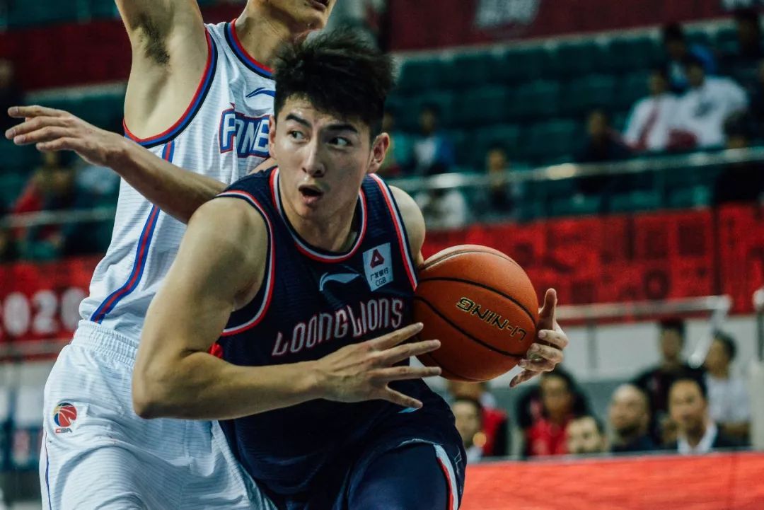 巴黎绝地反击多特蒙德，阿尔瓦雷斯三分雨点燃全场的简单介绍