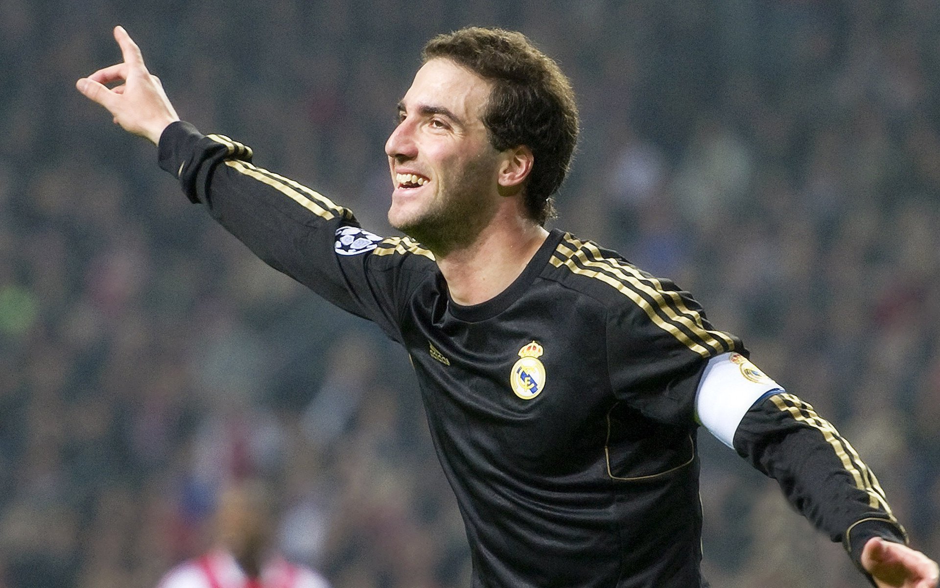 极圈寒冰遇赤道烈焰,劳塔罗末节风暴改写足球地理学