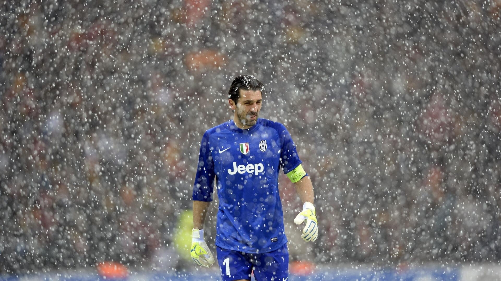 冰与火的交响,当戈麦斯在F1街道赛接管比赛,我们想起了冰岛爆冷德国