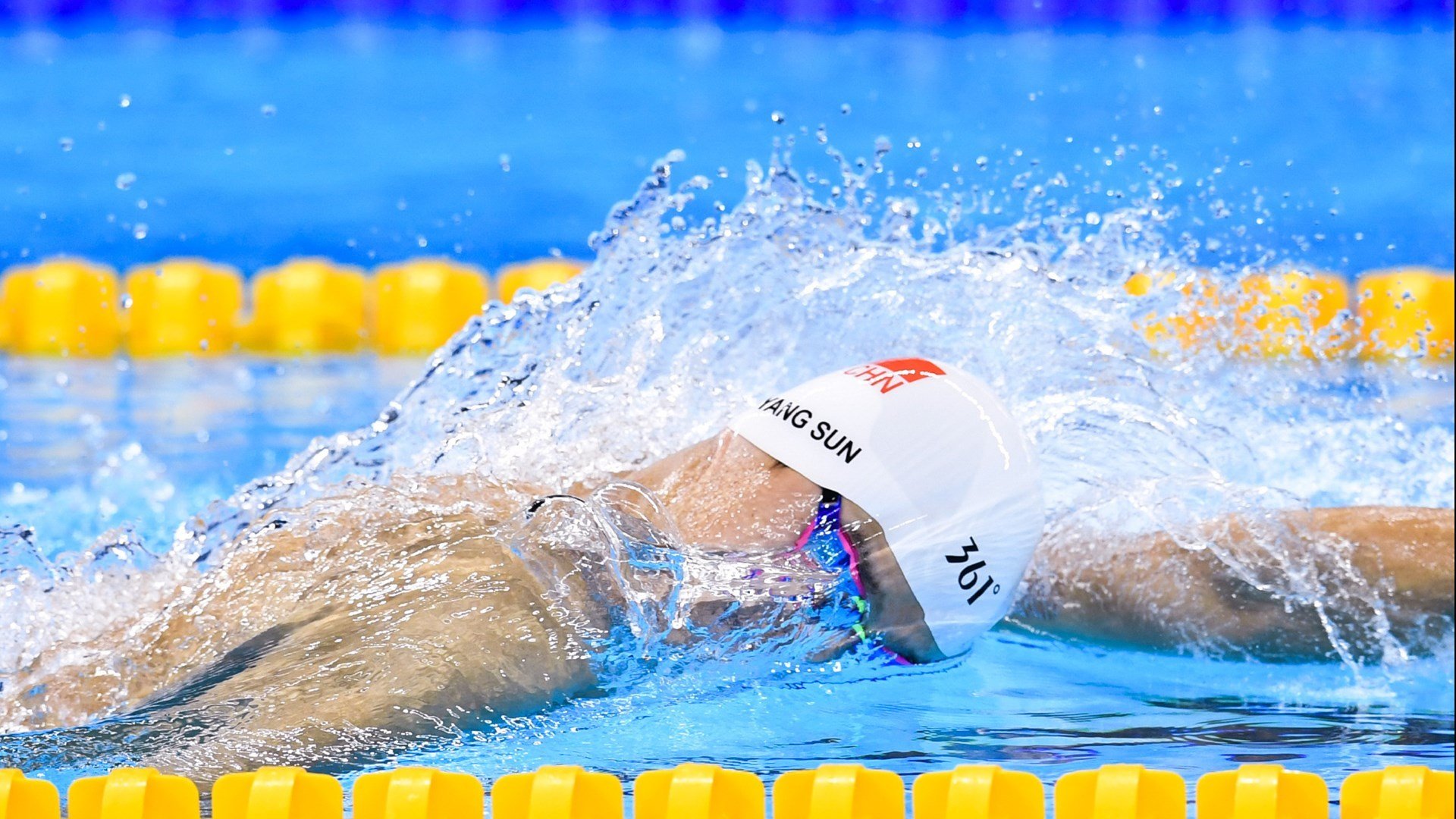 法拉利轻取威廉姆斯，阿隆索刷新纪录，传奇车手的不朽篇章