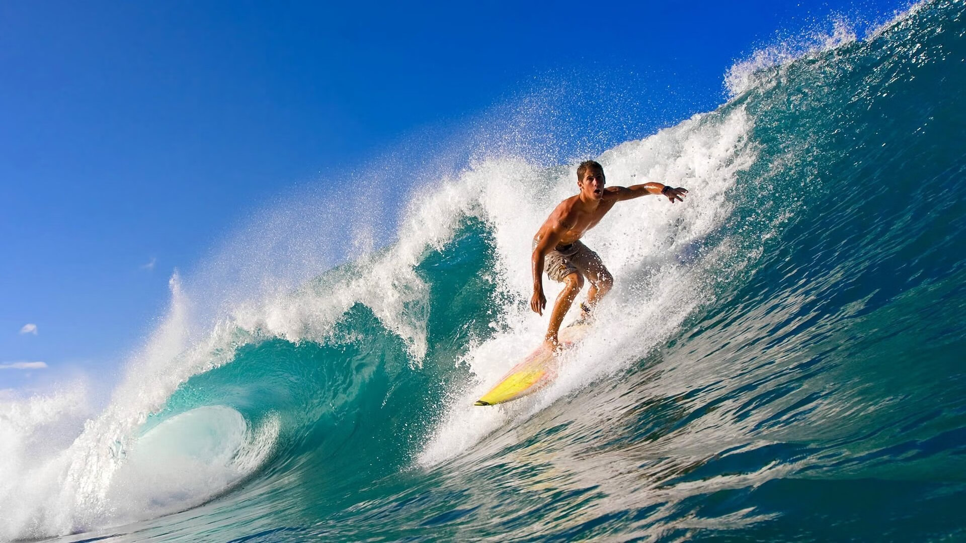 绝杀时刻,塞恩斯领衔红牛车队,一役定乾坤
